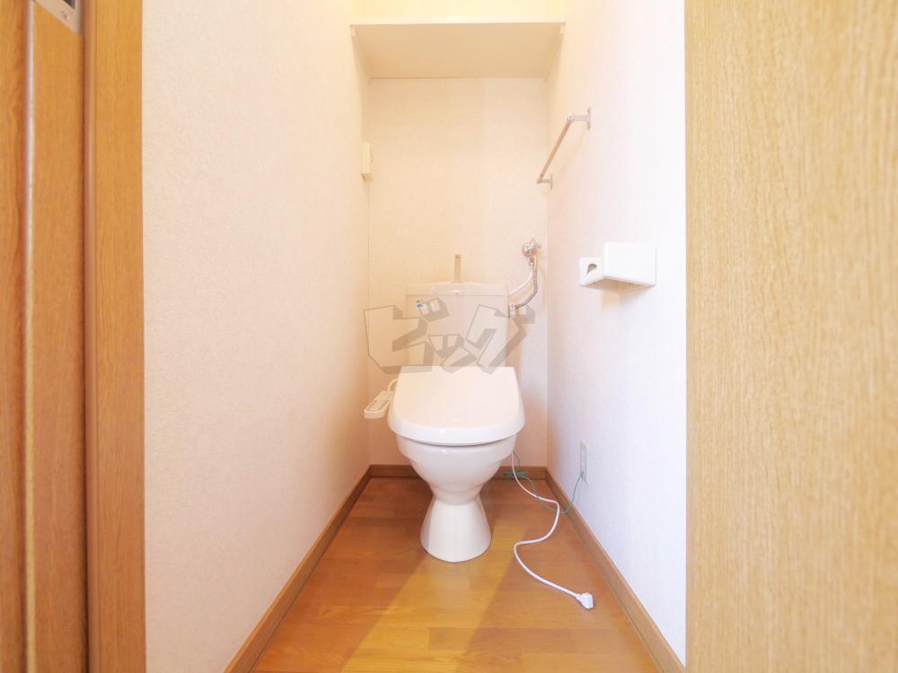 トイレ　嬉しいウォシュレット付きのトイレ！便座温かいですよ♪