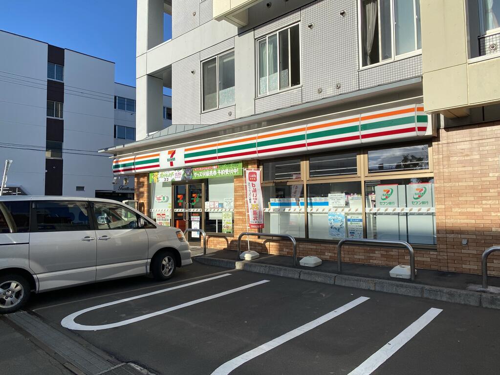 コンビニ　セブンイレブン札幌北35条店（コンビニ）まで299m