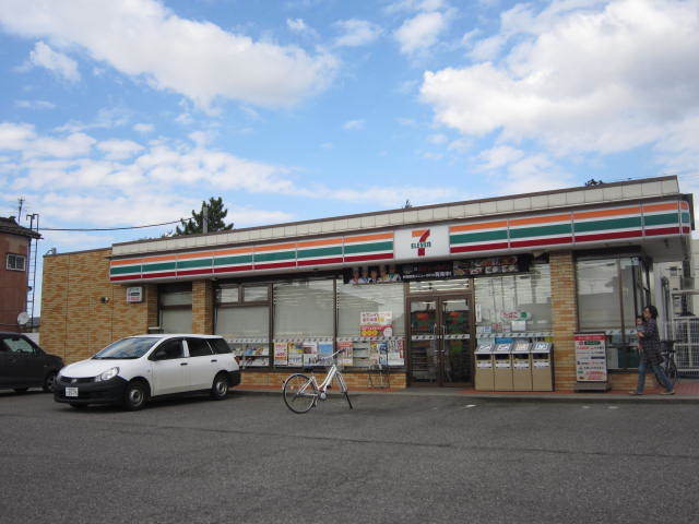 コンビニ　セブンイレブン見附本所店（コンビニ）まで1072m