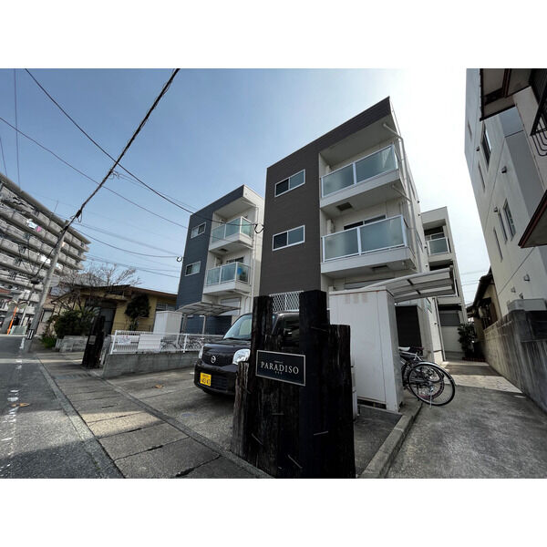 建物外観　パラディーゾ空港前