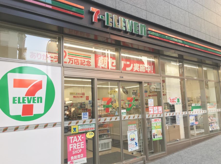 コンビニ　セブンイレブン港区赤坂駅南店（コンビニ）まで140m