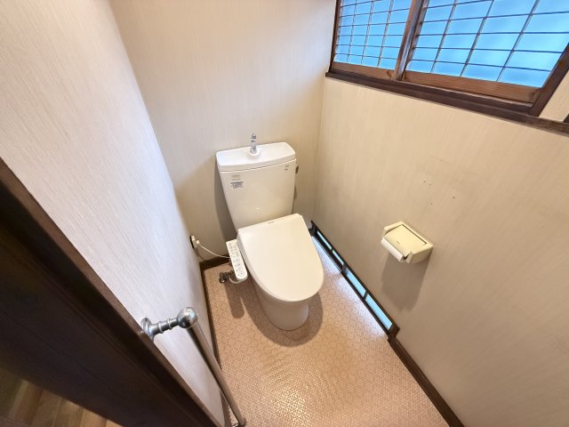 トイレ　広々としたトイレです！