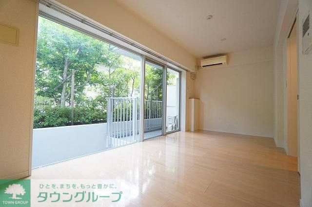 東急目黒線 武蔵小山駅 徒歩12分 3階建 築21年の居間写真