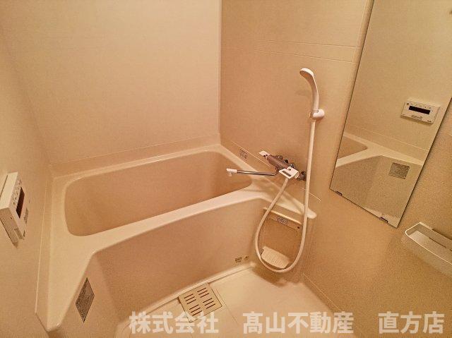 ＪＲ筑豊本線 直方駅 バス乗車時間：10分 最寄りバス停で下車 徒歩3分 2階建 築17年の風呂写真
