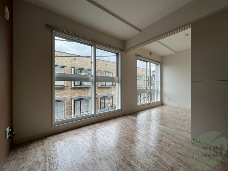 居室・リビング　広くてキレイなお部屋が広がっていて、充実した生活が送れそう。