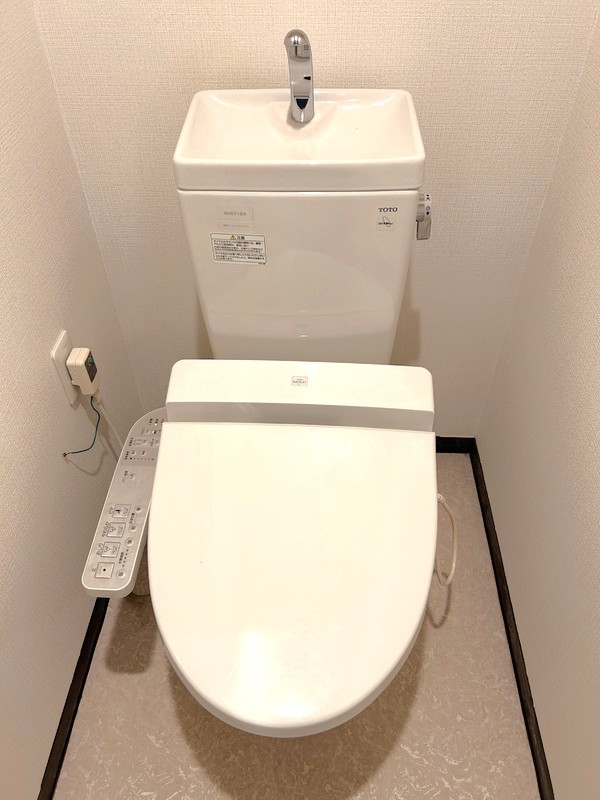 Verona信濃町Lussoのトイレ写真