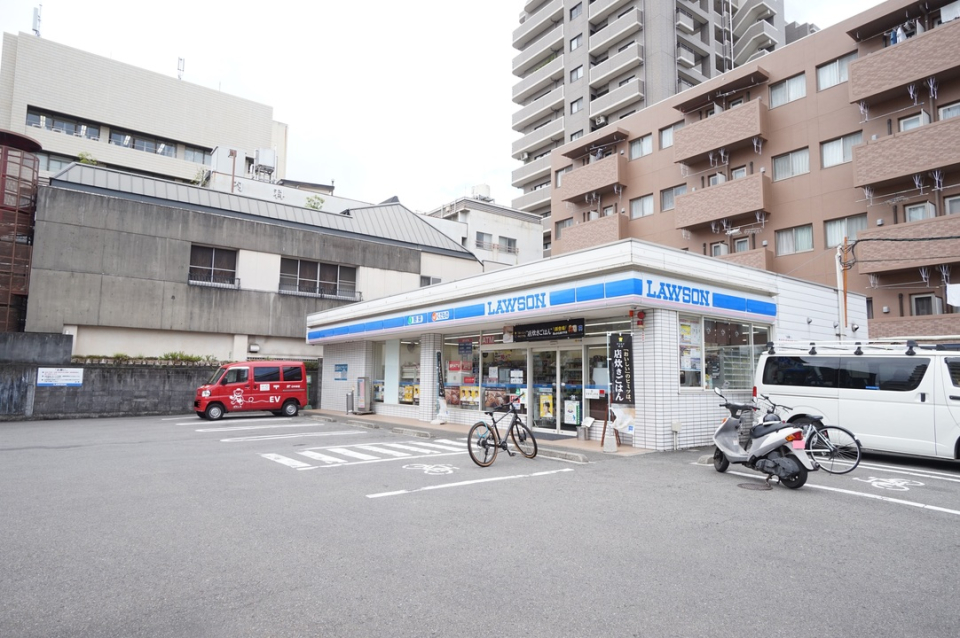 【松山市持田町のマンションのスーパー】