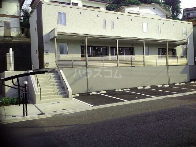 横須賀市望洋台のアパートの建物外観