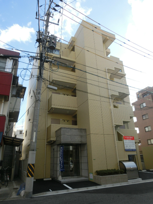 広島市南区出汐のマンションの建物外観