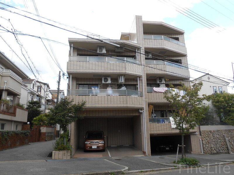神戸市灘区赤坂通のマンションの建物外観