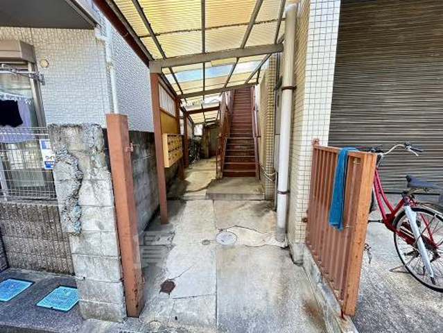 【南建設マンションのエントランス】