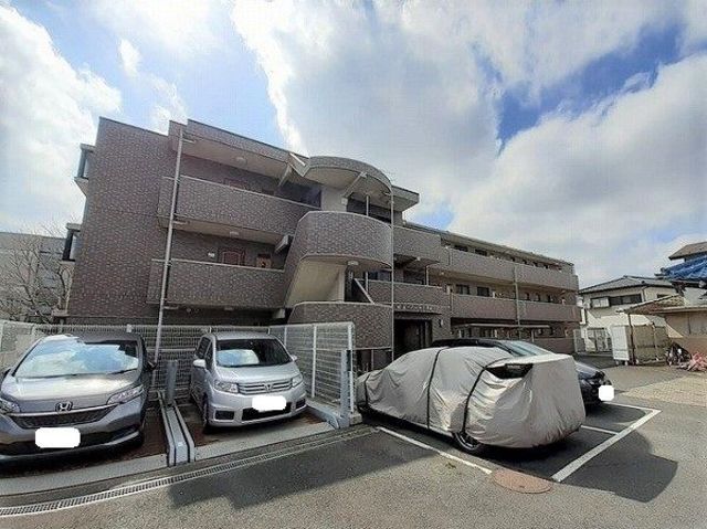 横浜市泉区和泉中央北のマンションの建物外観