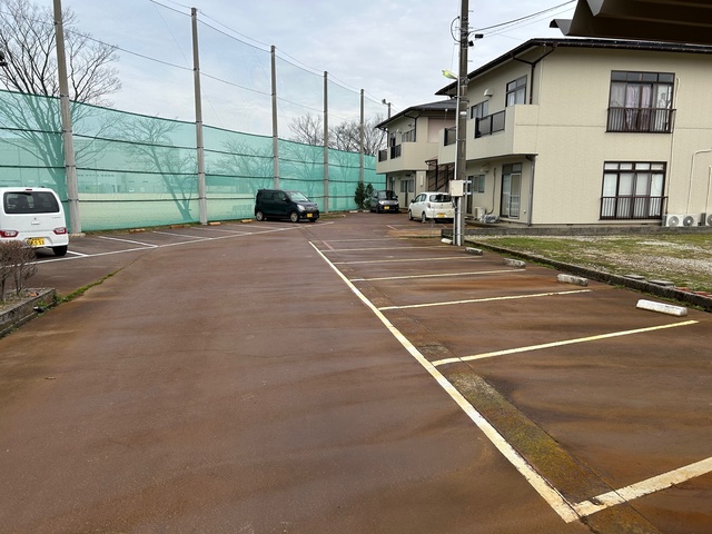 【タカオハイツの駐車場】