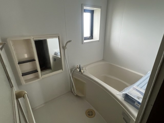 バス・シャワールーム　浴室窓あり！