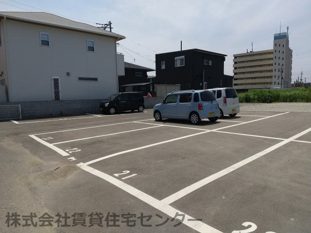 【雑賀マンションの駐車場】