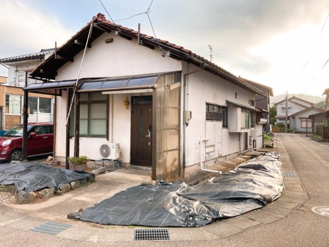 小矢部市埴生戸建ての建物外観