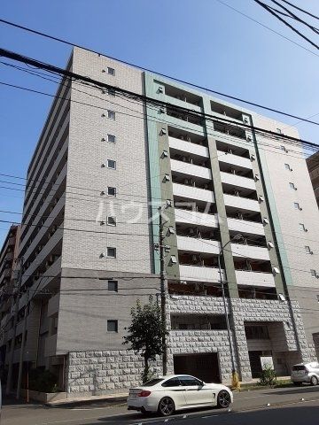 横浜市南区万世町のマンションの建物外観