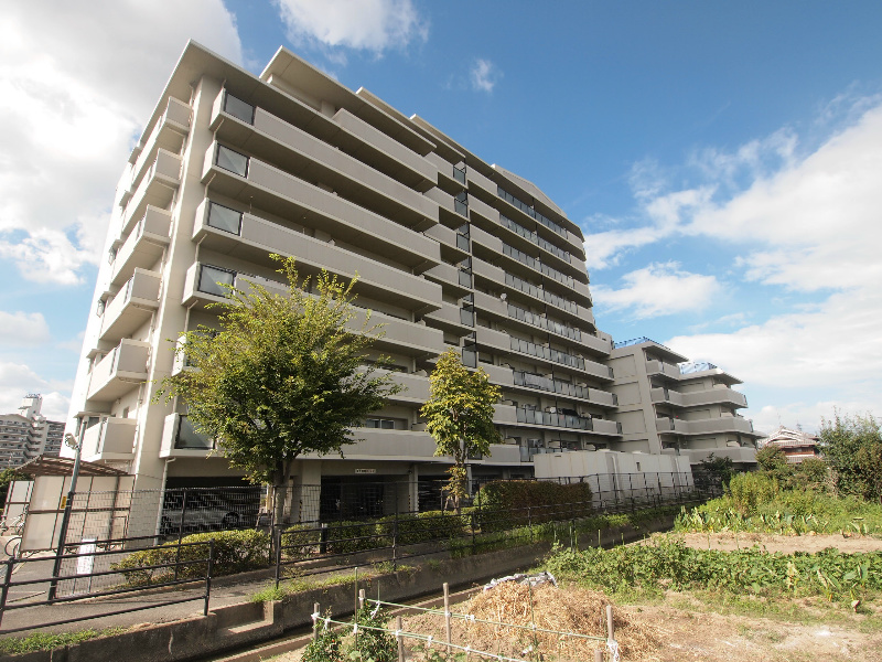 野洲市小篠原のマンションの建物外観