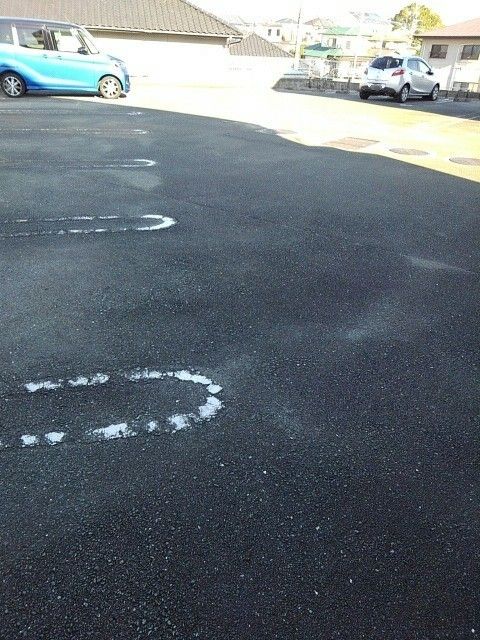 【ラシーヌ弐番館の駐車場】