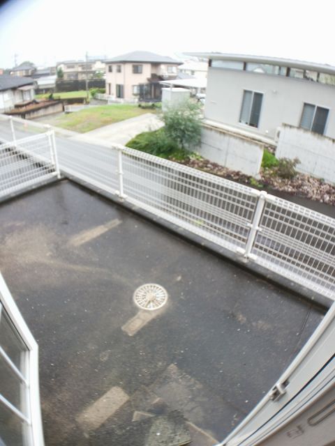 【ラシーヌ弐番館の庭】