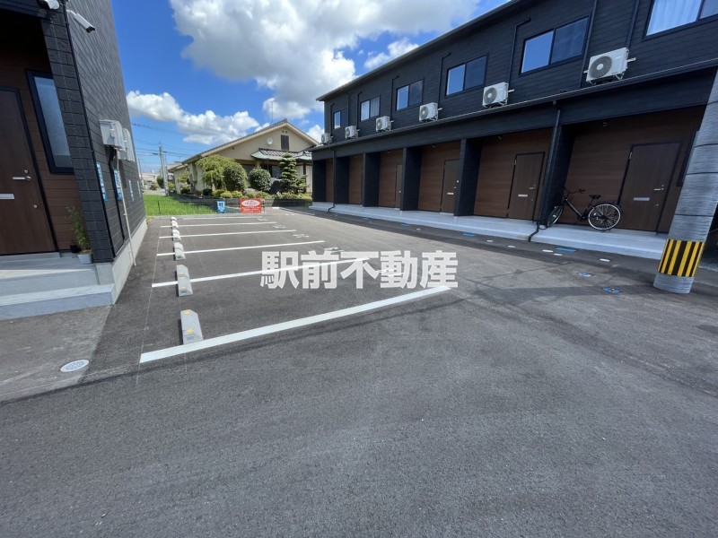 【ナナザスタイル長浜の駐車場】