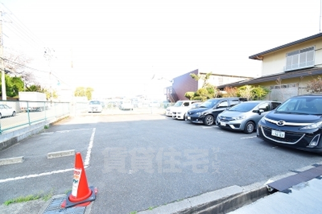 【東大阪市川俣のアパートの駐車場】