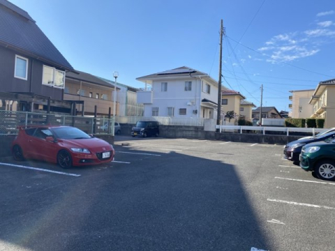 【知立市逢妻町のマンションの駐車場】