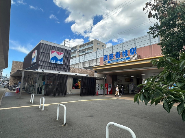 【ラクレイス香椎駅前のスーパー】