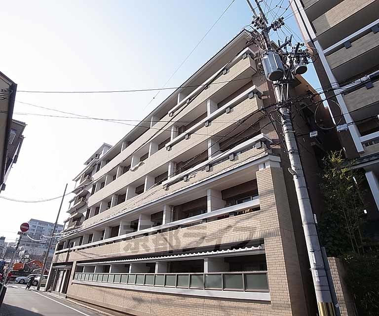 【プレサンス京都三条大橋鴨川苑の建物外観】