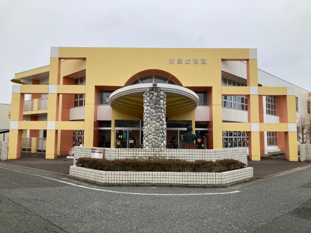 幼稚園・保育園　認定こども園新屋幼稚園・ほいくえん（幼稚園・保育園）まで150m