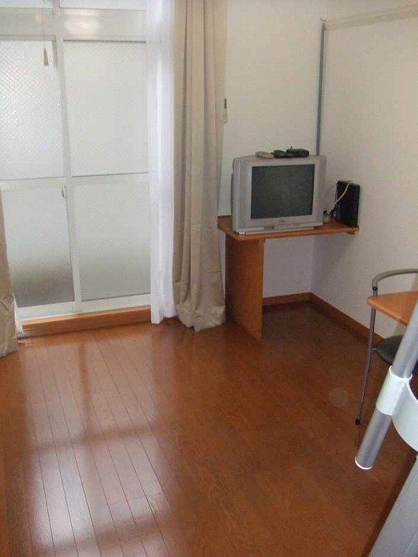 居室・リビング　号室によって床材は異なります。