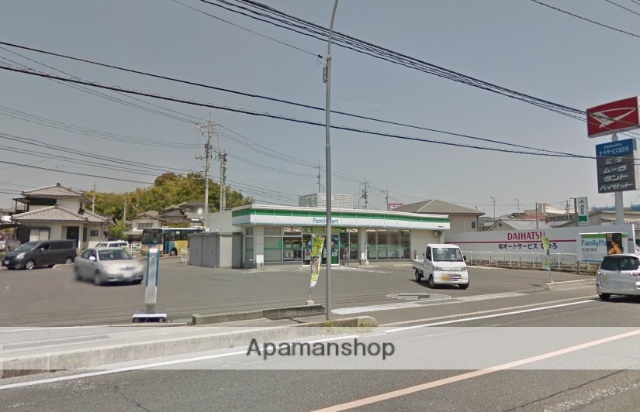 コンビニ　ファミリーマート（コンビニ）まで450m