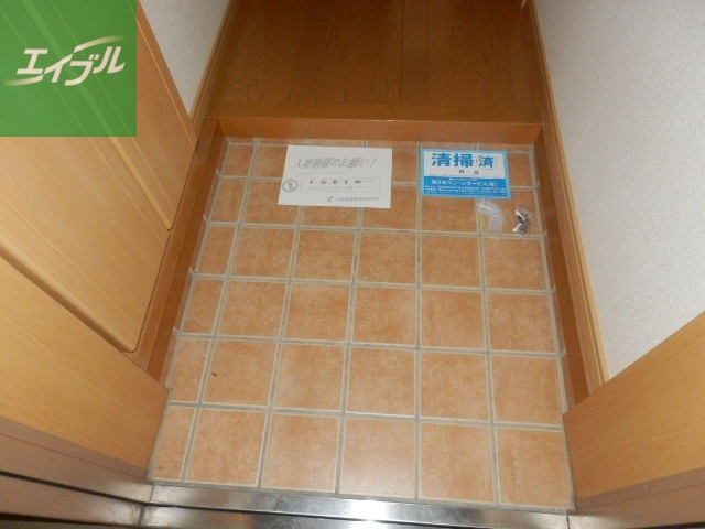 玄関　※別号室の写真です