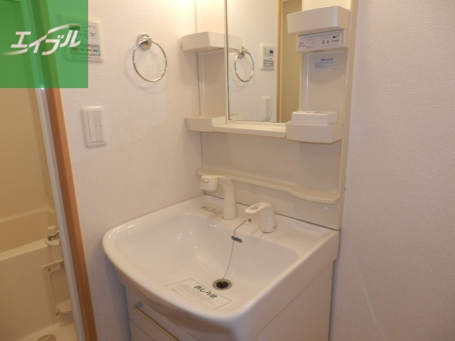 洗面設備　※別号室の写真です