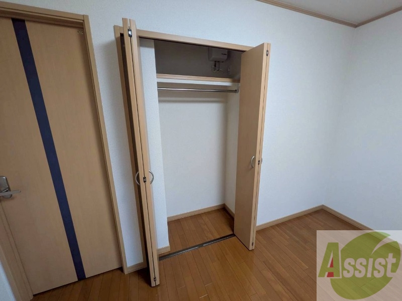 収納　クローゼットは奥行きもあり、荷物が多い方でも安心です。