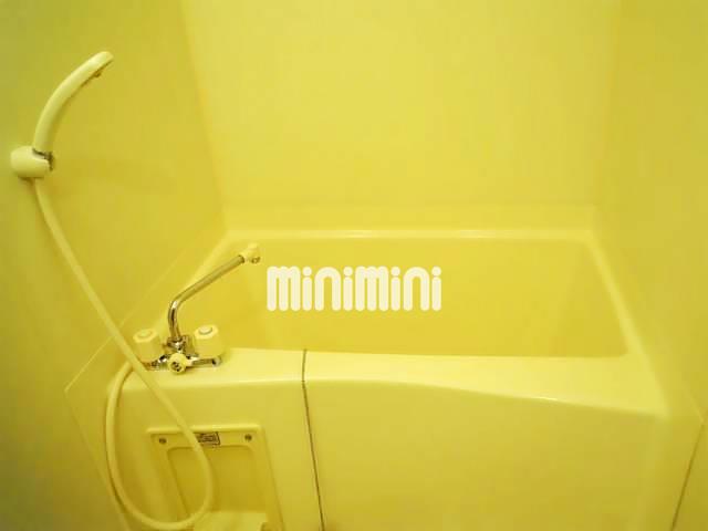 バス・シャワールーム　お風呂でゆっくり体を休められます。