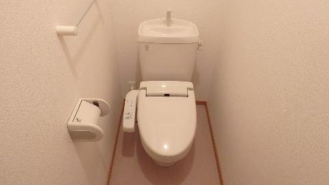 トイレ　ウォシュレット付は嬉しいですね♪