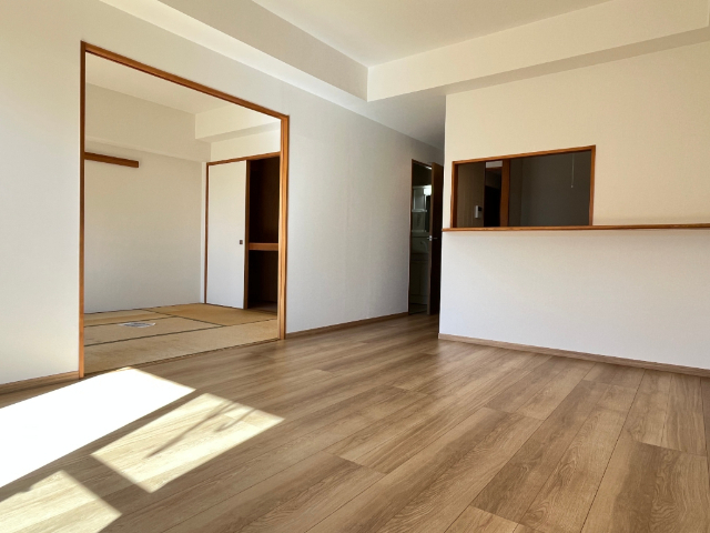 居室・リビング　写真は別の部屋になります。