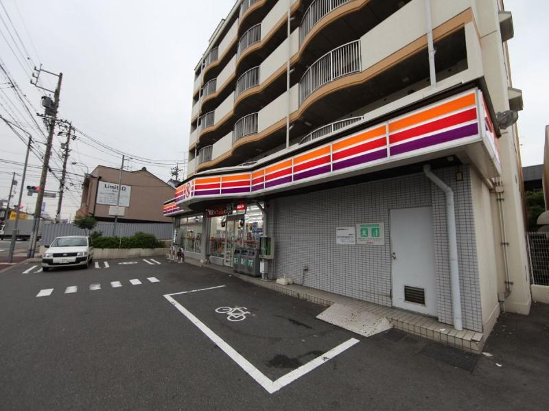 コンビニ　サークルＫ 中川松葉町店（コンビニ）まで63m