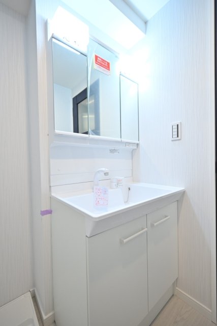 洗面設備　使いやすい独立洗面台です