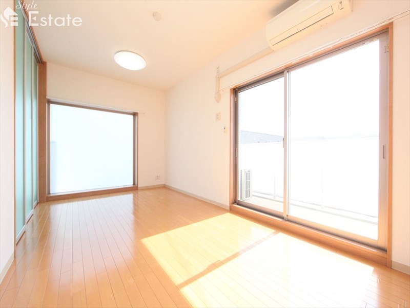 居室・リビング　内装