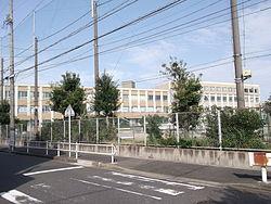 中学校　港明中学校（中学校）まで800m