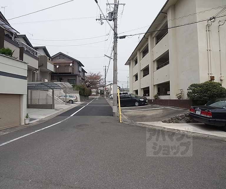 その他　前面道路です。