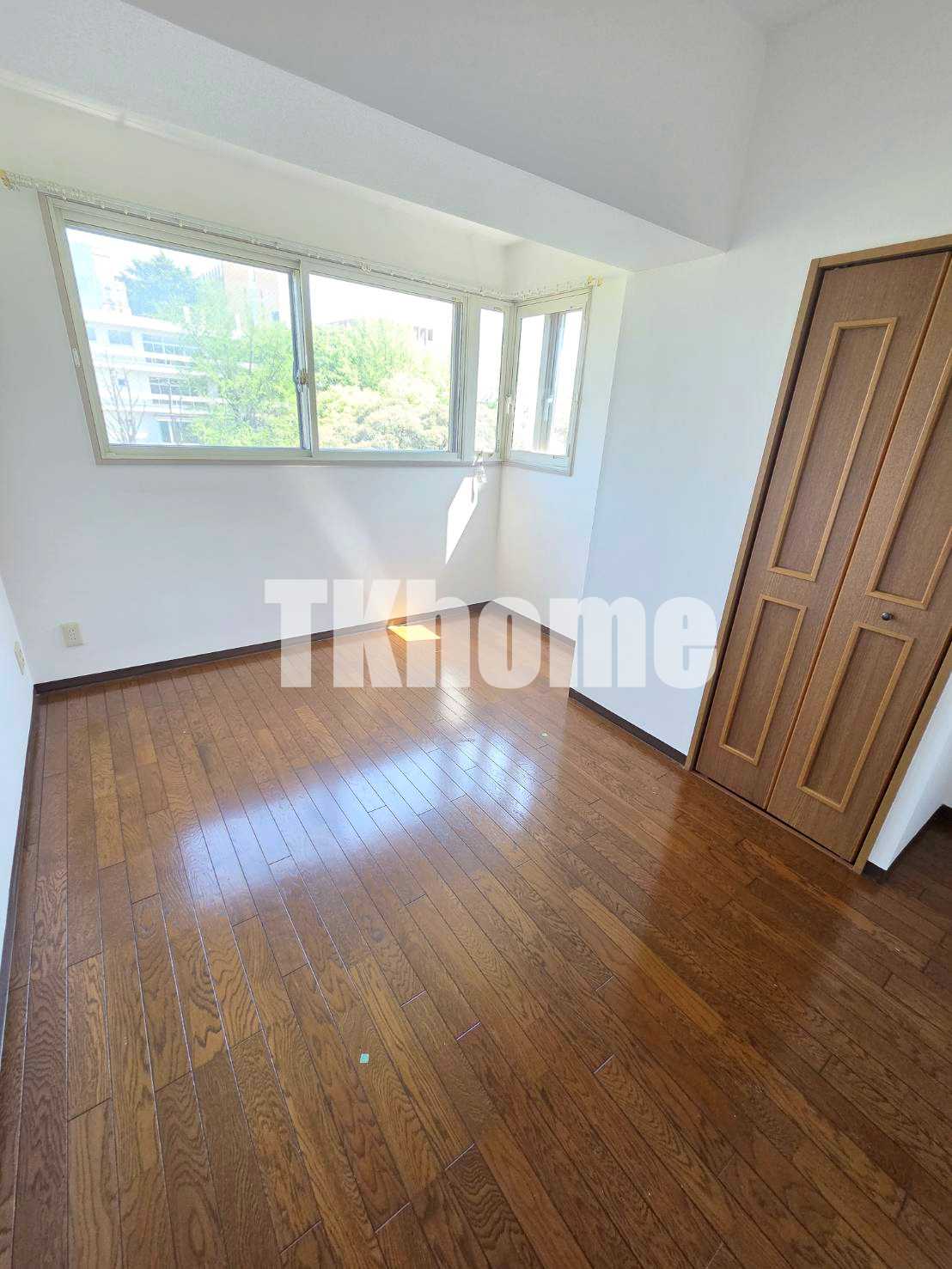 その他　サービスルーム２・２帖と洋室フローリング７帖