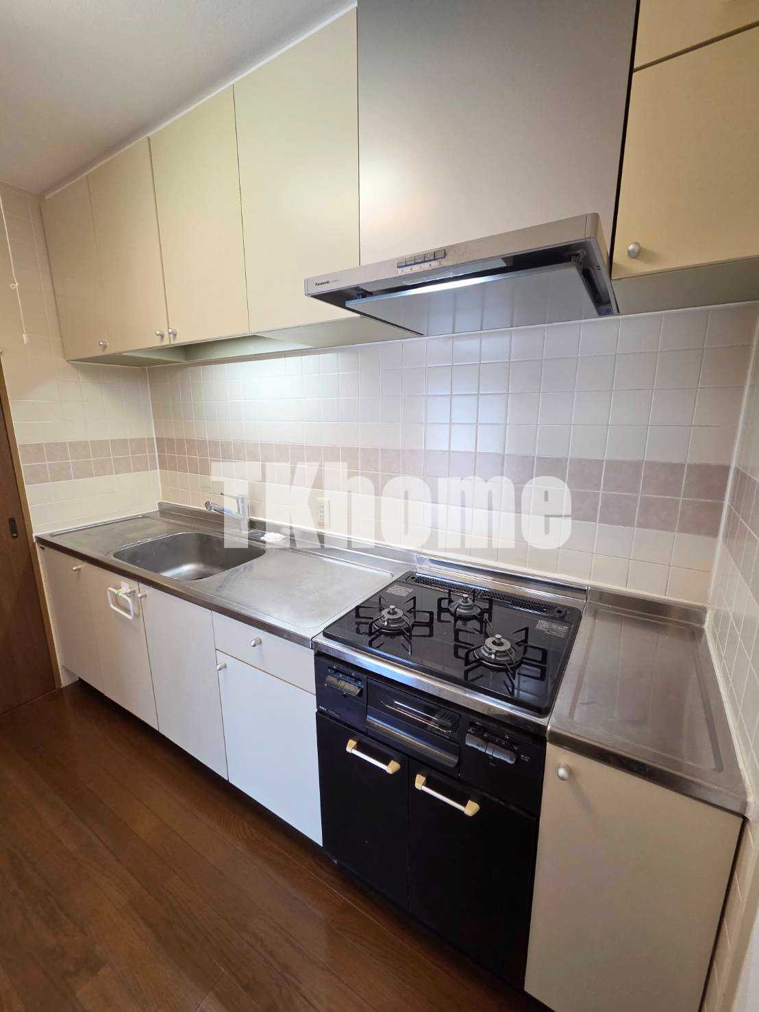 キッチン　三口ガスコンログリル付