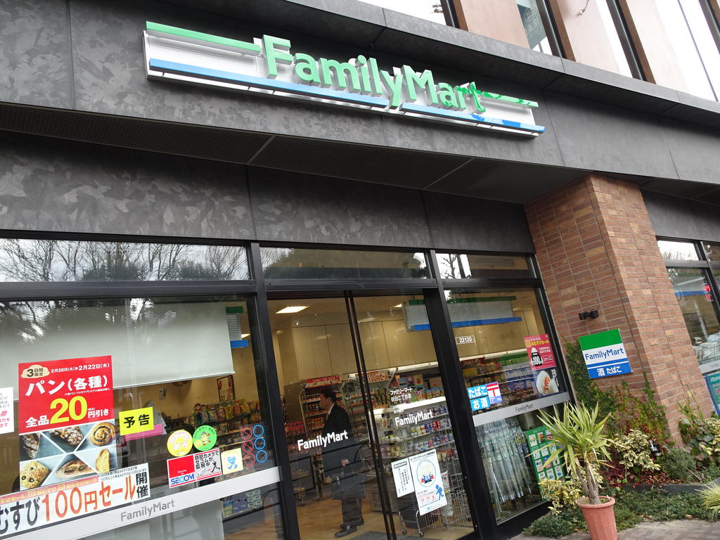 コンビニ　ファミリーマート（コンビニ）まで160m