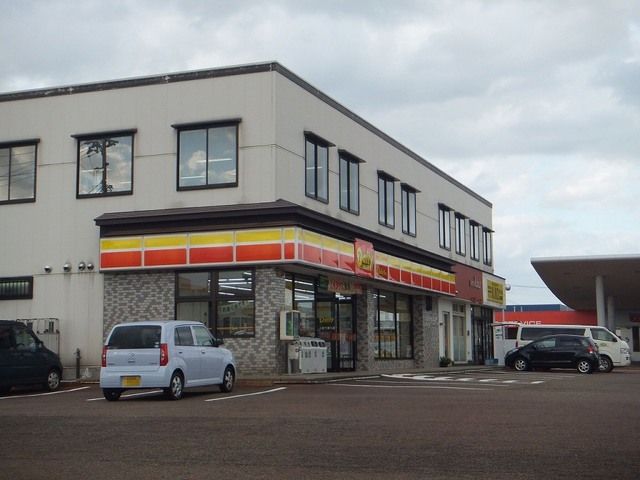 コンビニ　デイリーヤマザキ上越下源入店（コンビニ）まで450m