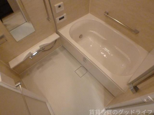バス・シャワールーム　追炊き機能付きの大きくゆったりとした浴槽です。