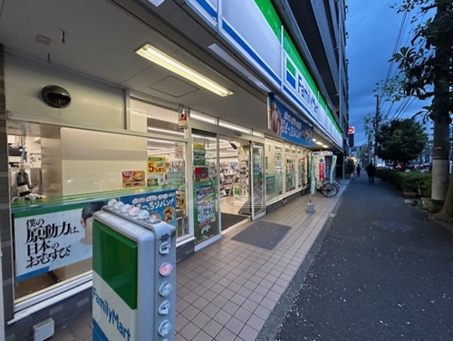 コンビニ　ファミリーマート 横浜浅間町店（コンビニ）まで81m