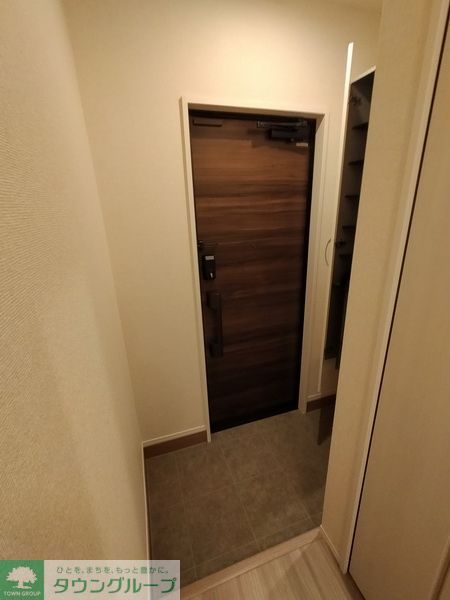 ロイジェント井荻C棟の玄関写真